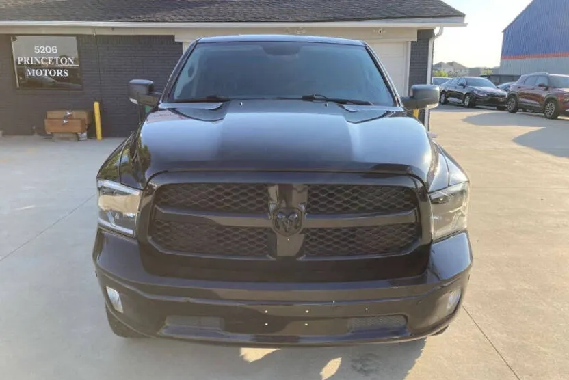 2018 Ram 1500 SLT photo 1