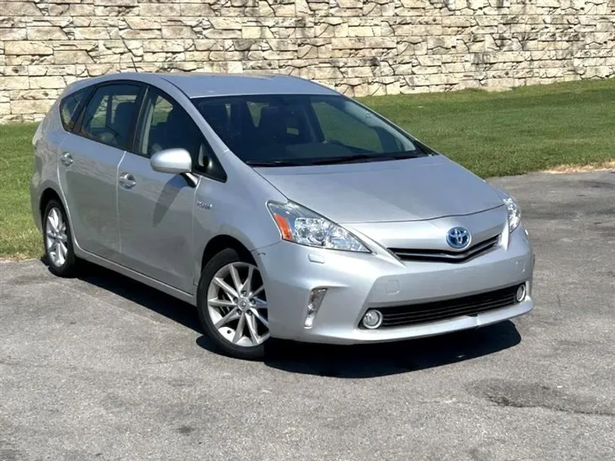 2014 Toyota Prius V Three photo 1