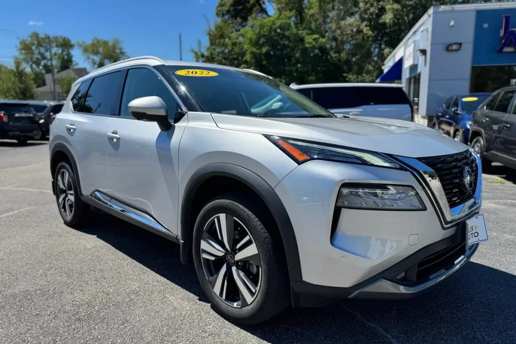 2022 Nissan Rogue SL photo 1