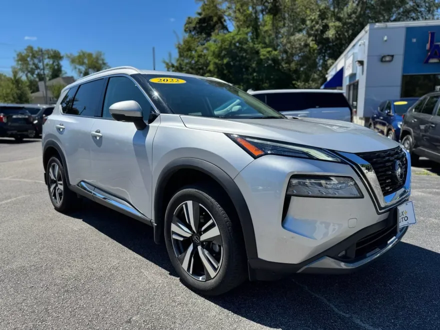 2022 Nissan Rogue SL photo 1