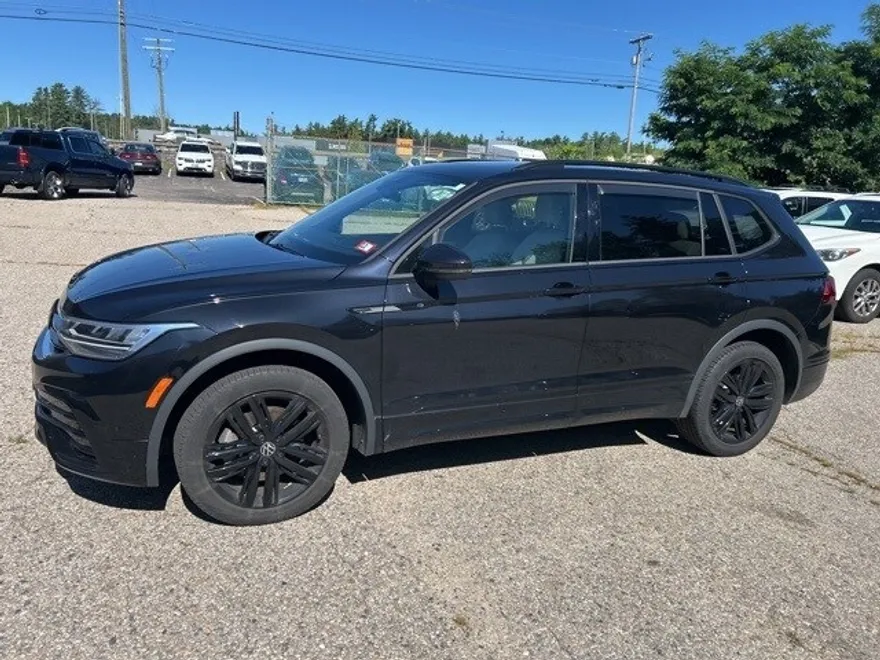 2022 Volkswagen Tiguan SE R-Line Black photo 1