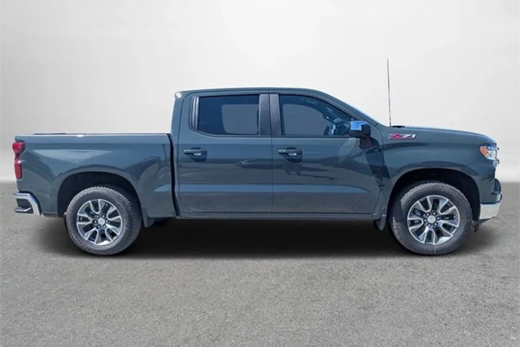 2025 Chevrolet Silverado 1500 LT photo 1