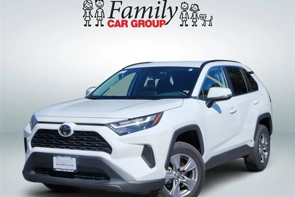 2025 Toyota RAV4 Hybrid XLE photo 1