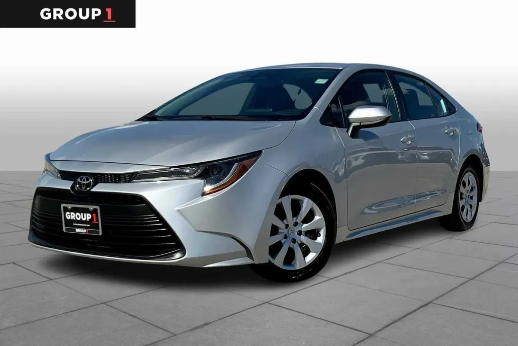 2024 Toyota Corolla LE photo 1