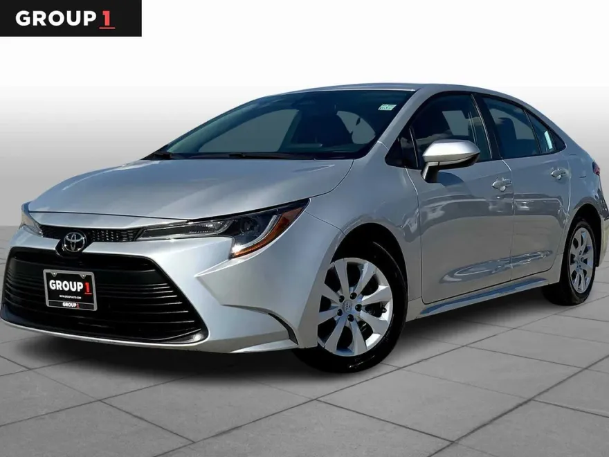 2024 Toyota Corolla LE photo 1