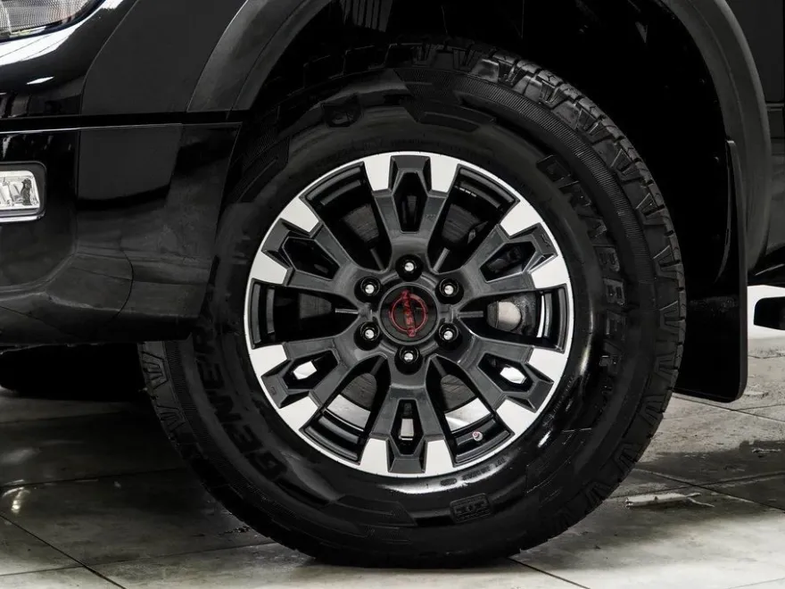 2024 Nissan Titan Crew Cab PRO-4X photo 1