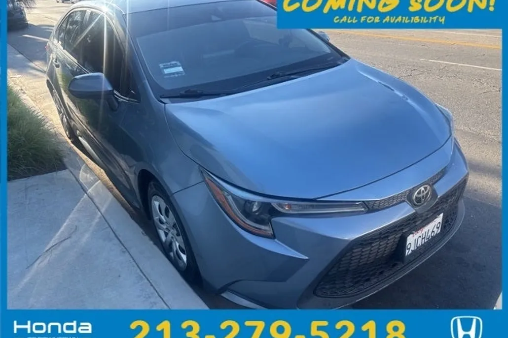 2020 Toyota Corolla LE photo 1