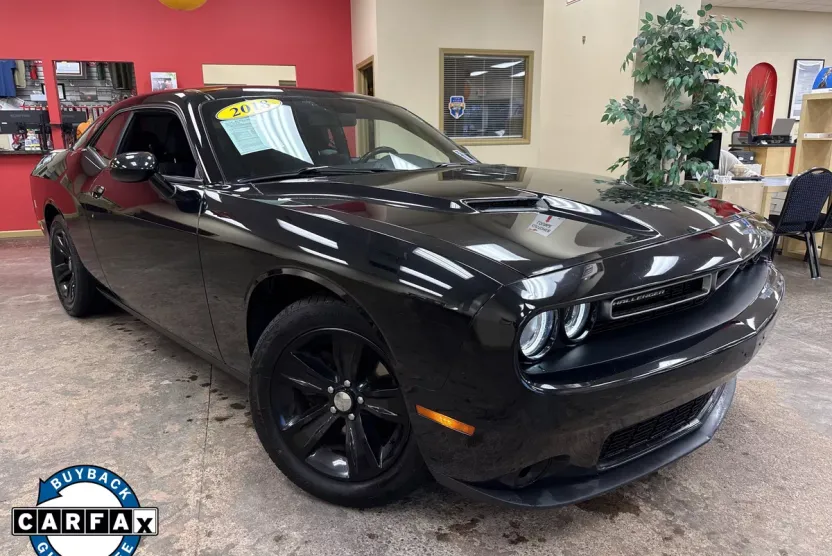 2018 Dodge Challenger SXT photo 1