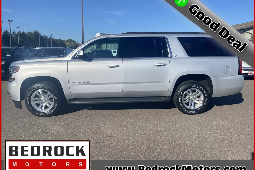 2016 Chevrolet Suburban LT photo 1