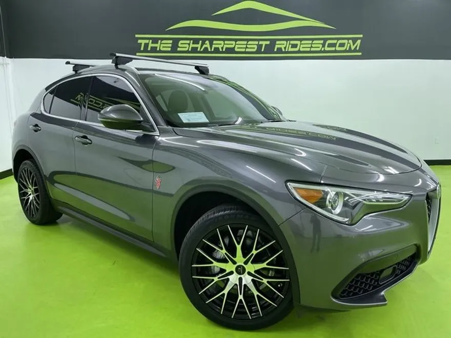 2018 Alfa Romeo Stelvio Sport photo 1