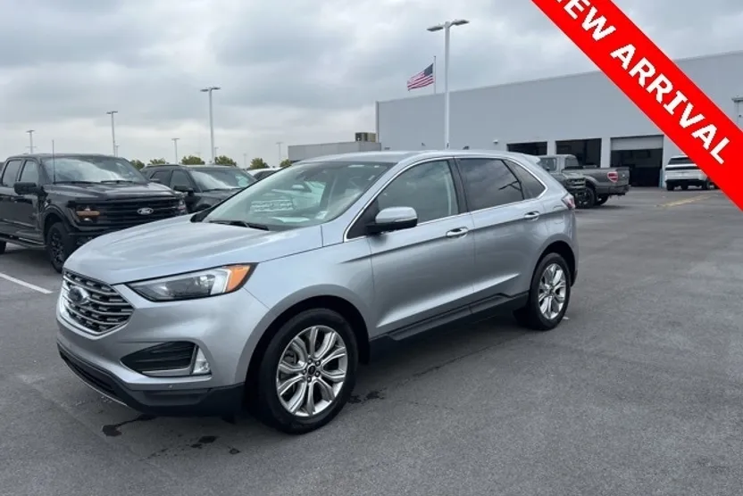 2024 Ford Edge Titanium photo 1