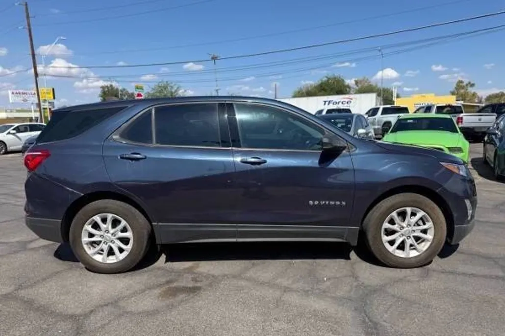 2019 Chevrolet Equinox LS photo 1