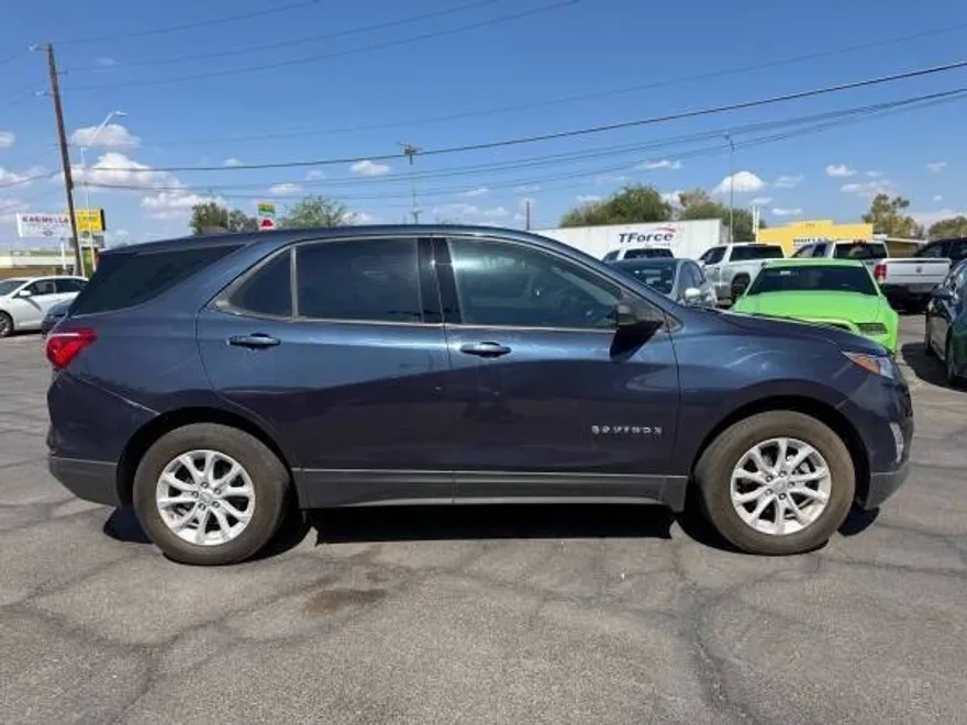 2019 Chevrolet Equinox LS photo 1