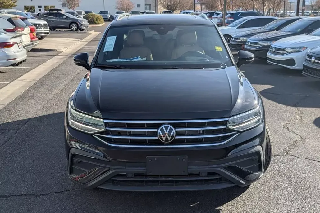 2024 Volkswagen Tiguan SE photo 1