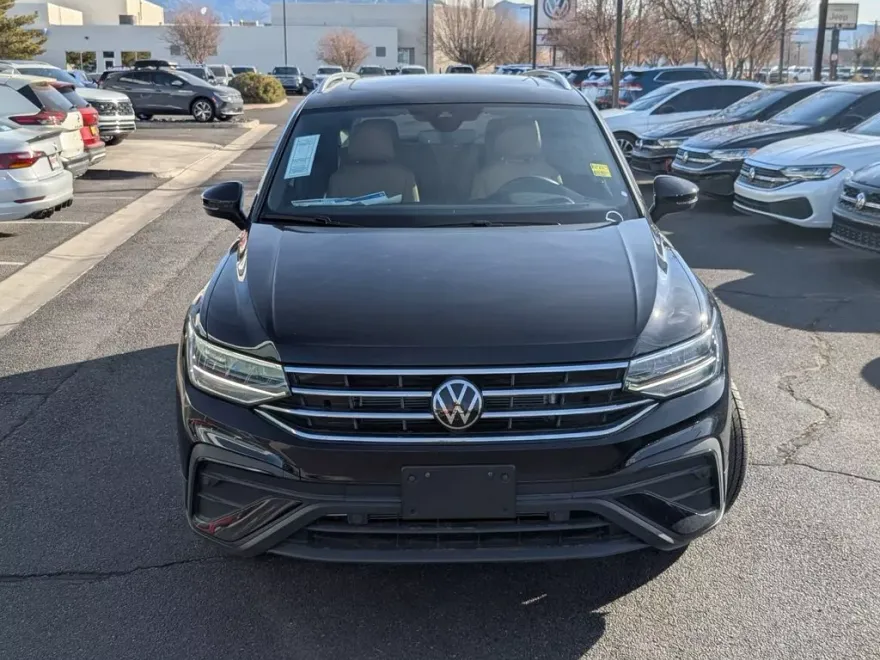 2024 Volkswagen Tiguan SE photo 1