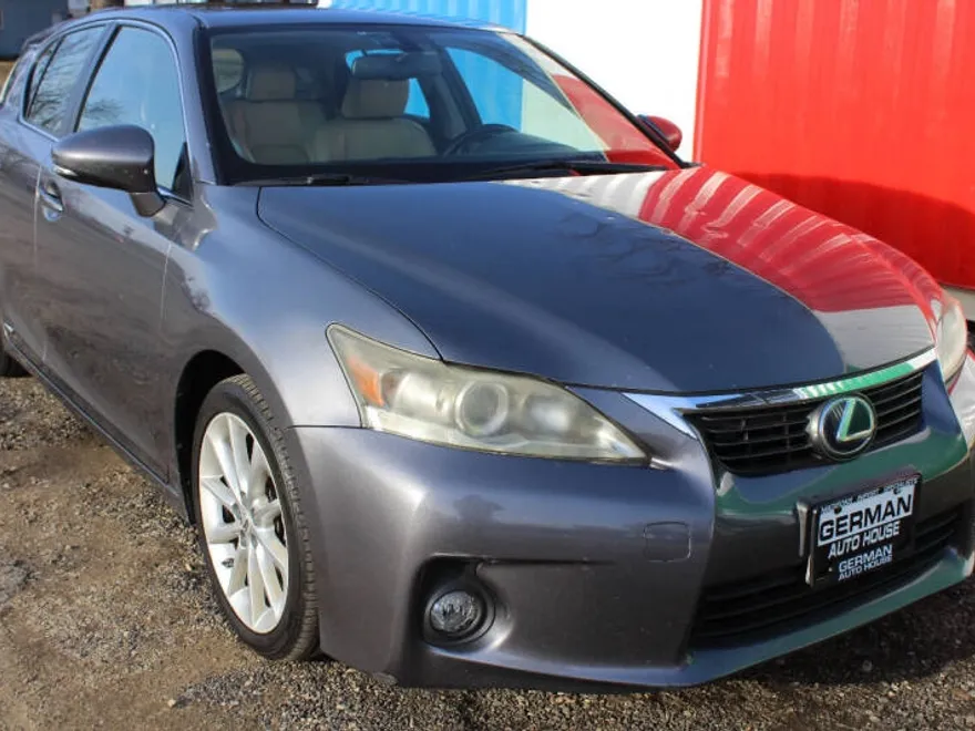 2012 Lexus CT 200h photo 1