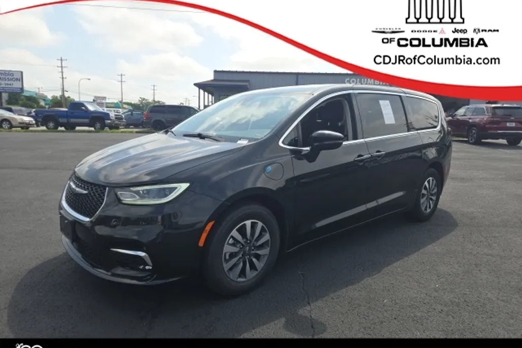 2024 Chrysler Pacifica Hybrid photo 1