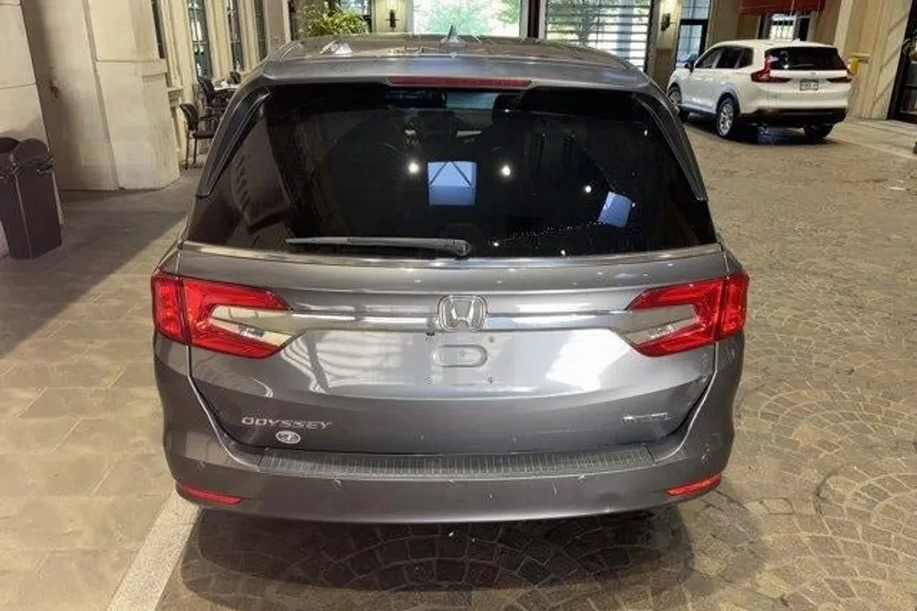 2018 Honda Odyssey Touring photo 1