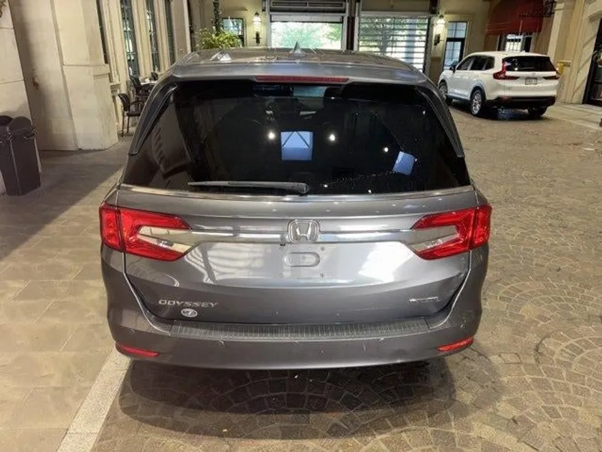 2018 Honda Odyssey Touring photo 1