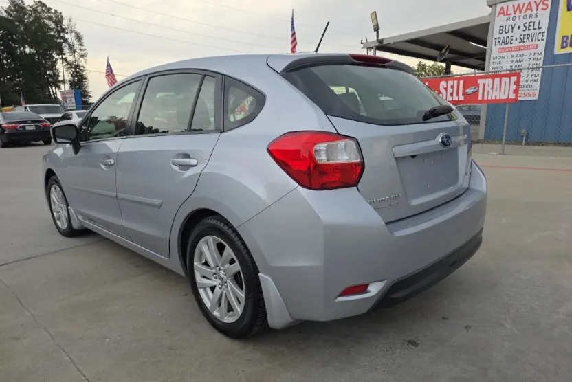 2015 Subaru Impreza 2.0i Premium photo 1
