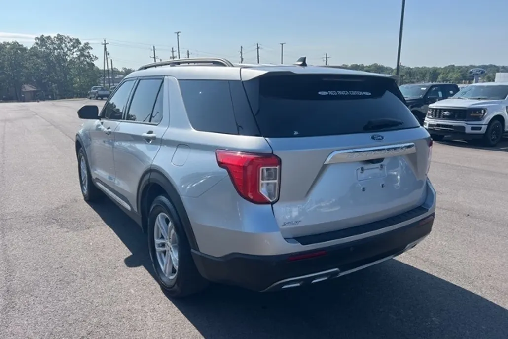 2023 Ford Explorer XLT photo 1