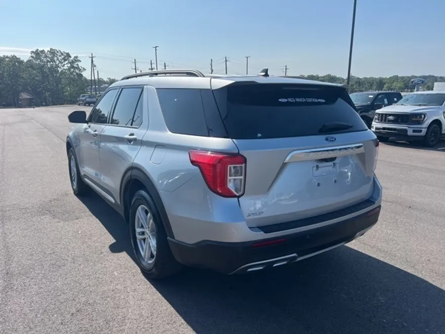 2023 Ford Explorer XLT photo 1
