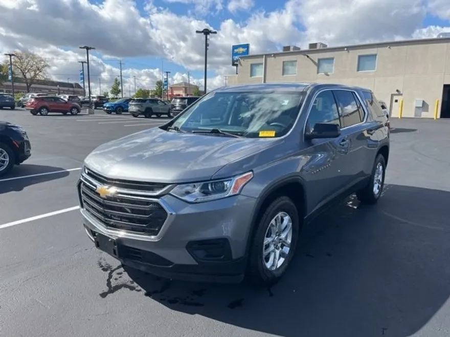 2021 Chevrolet Traverse LS photo 1