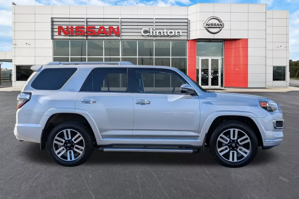 2022 Toyota 4Runner Limited photo 1