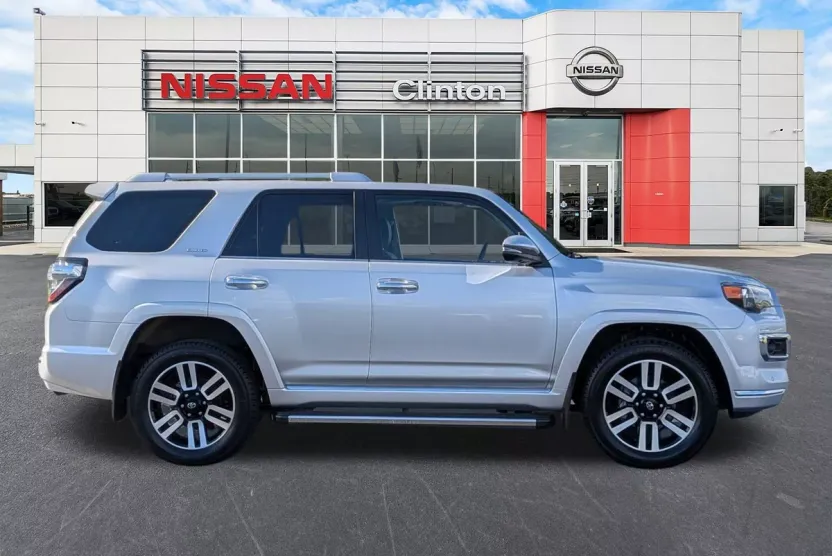 2022 Toyota 4Runner Limited photo 1