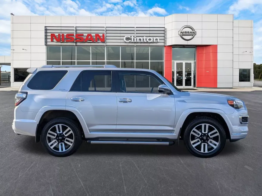 2022 Toyota 4Runner Limited photo 1