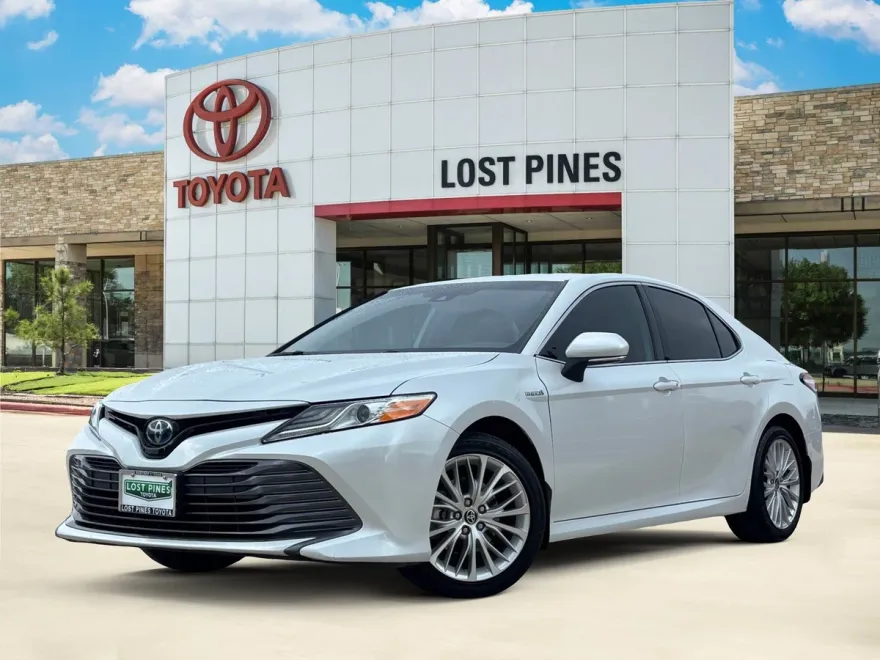 2020 Toyota Camry XLE photo 1