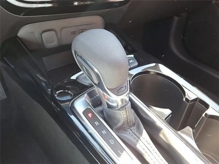 2025 Chevrolet Trax LT photo 12