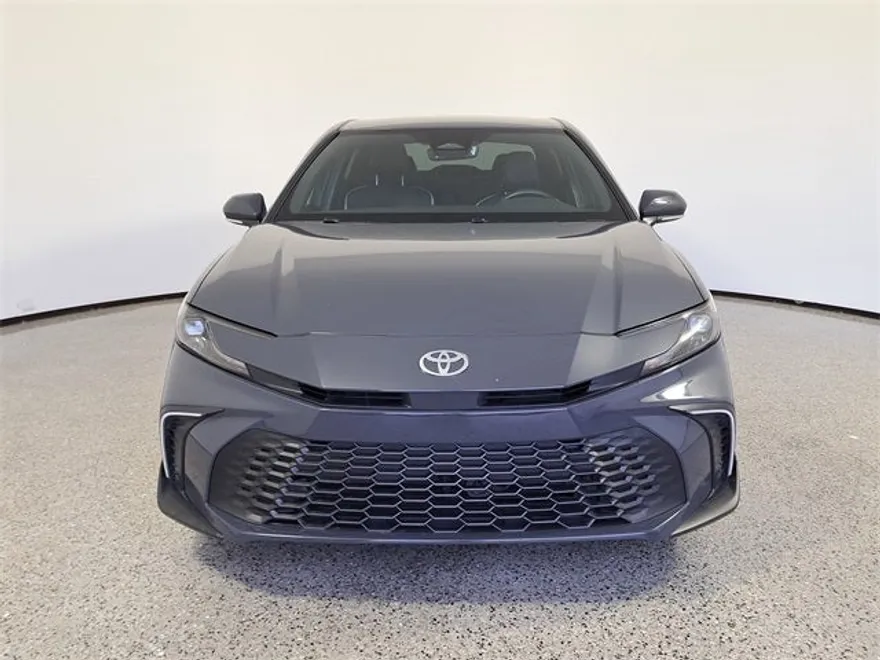 2025 Toyota Camry SE photo 1