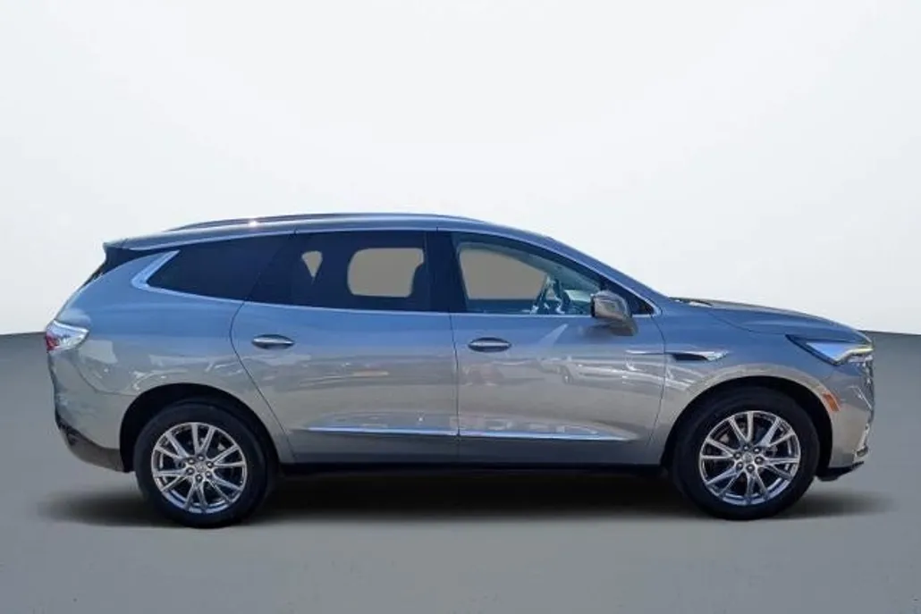 2023 Buick Enclave Premium photo 1