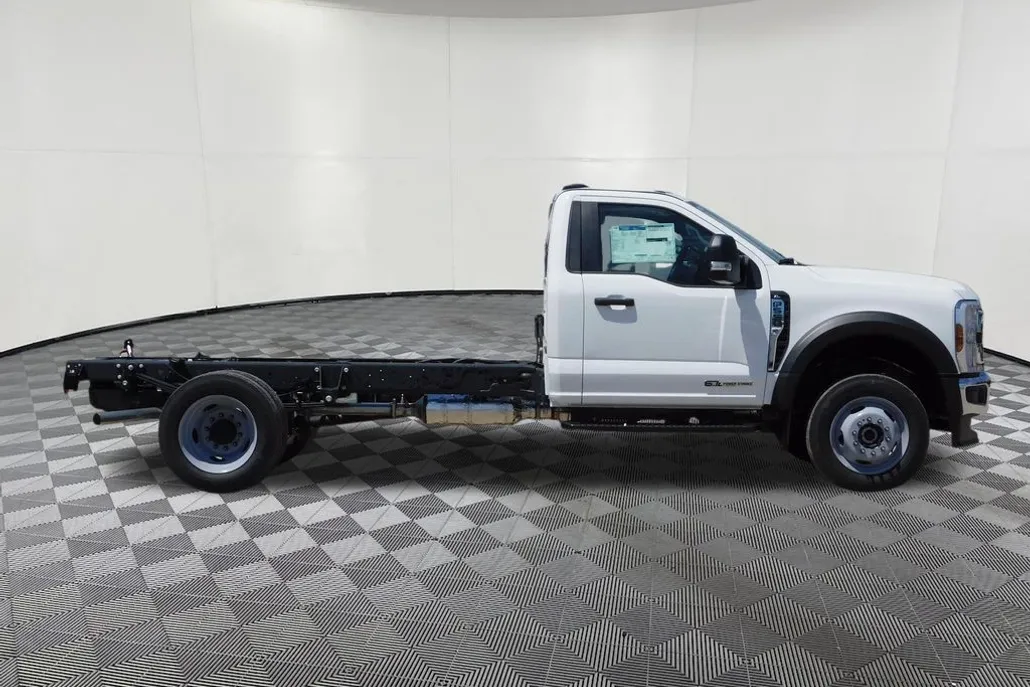 2024 Ford F-550 XL photo 1
