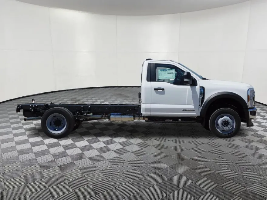 2024 Ford F-550 XL photo 1