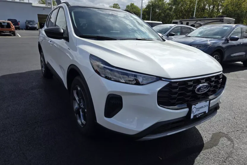 2025 Ford Escape ST-Line photo 1