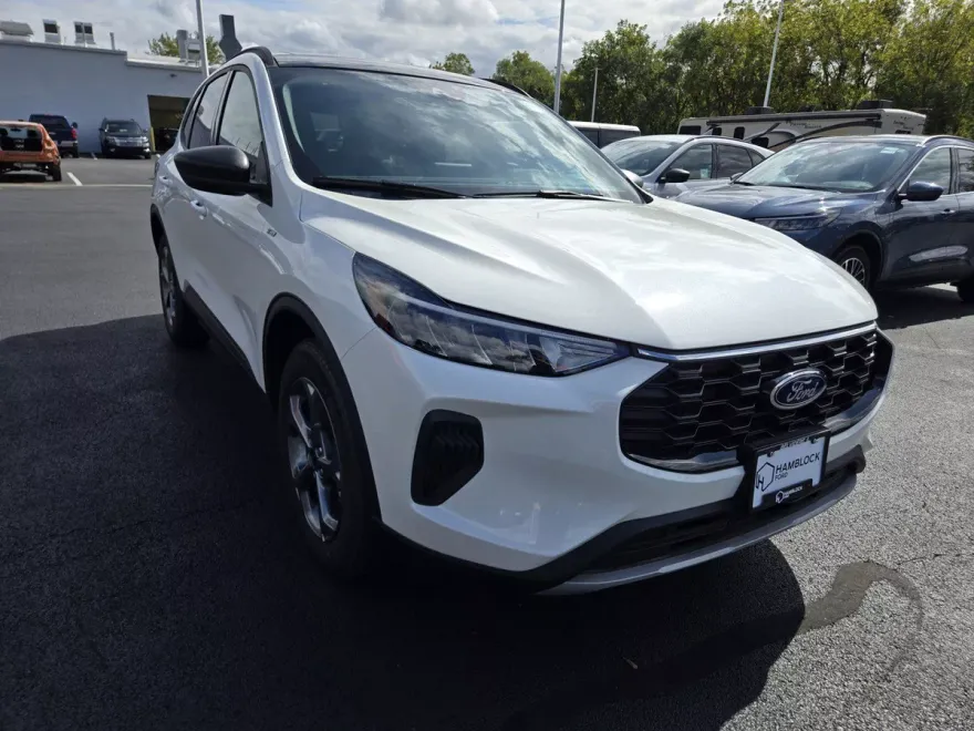 2025 Ford Escape ST-Line photo 1