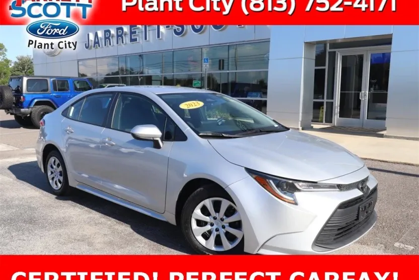 2023 Toyota Corolla LE photo 1