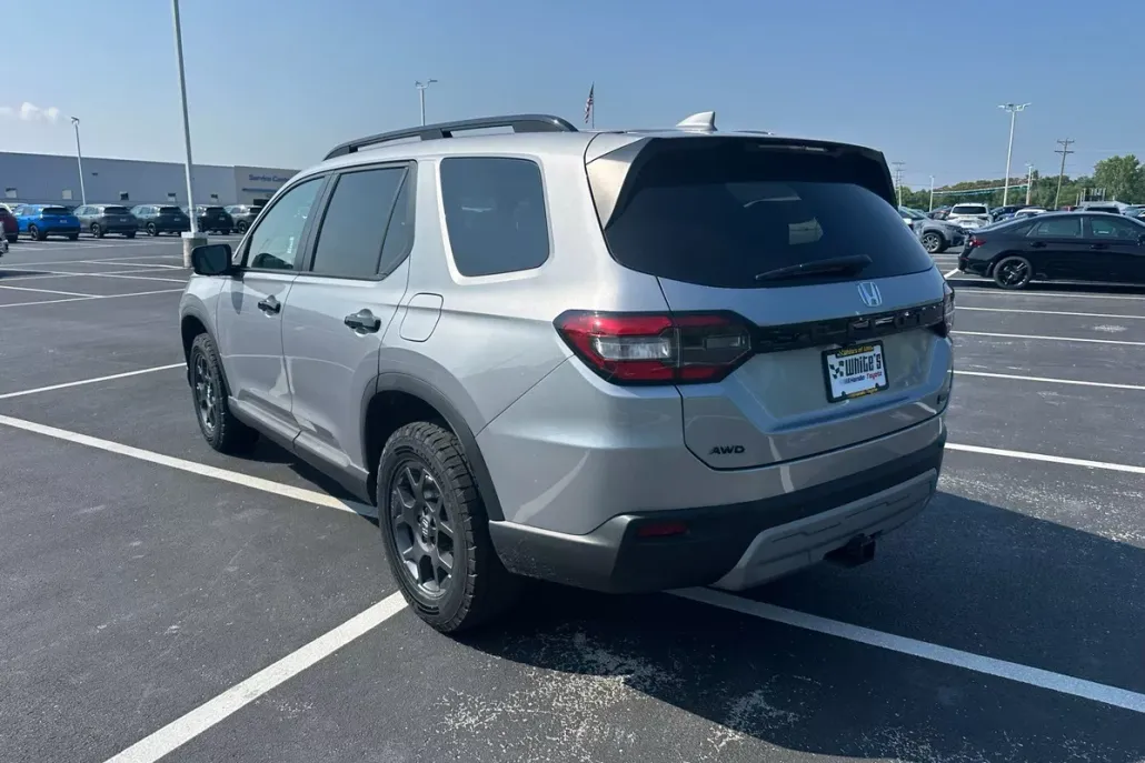 2025 Honda Pilot TrailSport photo 1