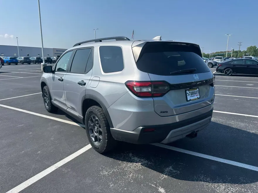 2025 Honda Pilot TrailSport photo 1