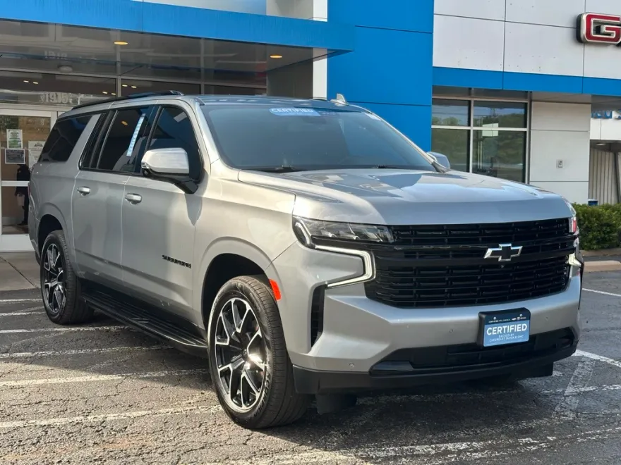2023 Chevrolet Suburban RST photo 1