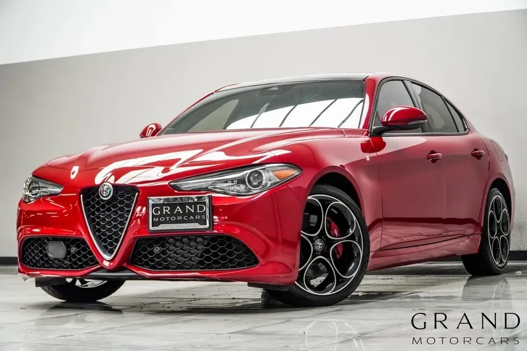2022 Alfa Romeo Giulia Ti photo 1
