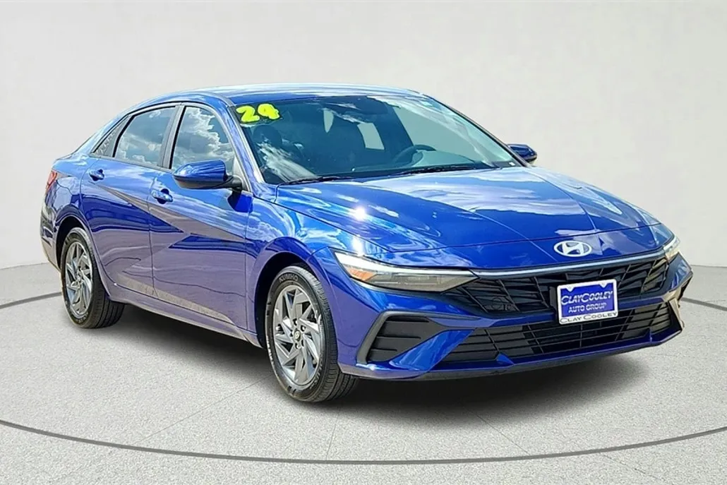 2024 Hyundai Elantra SEL photo 1