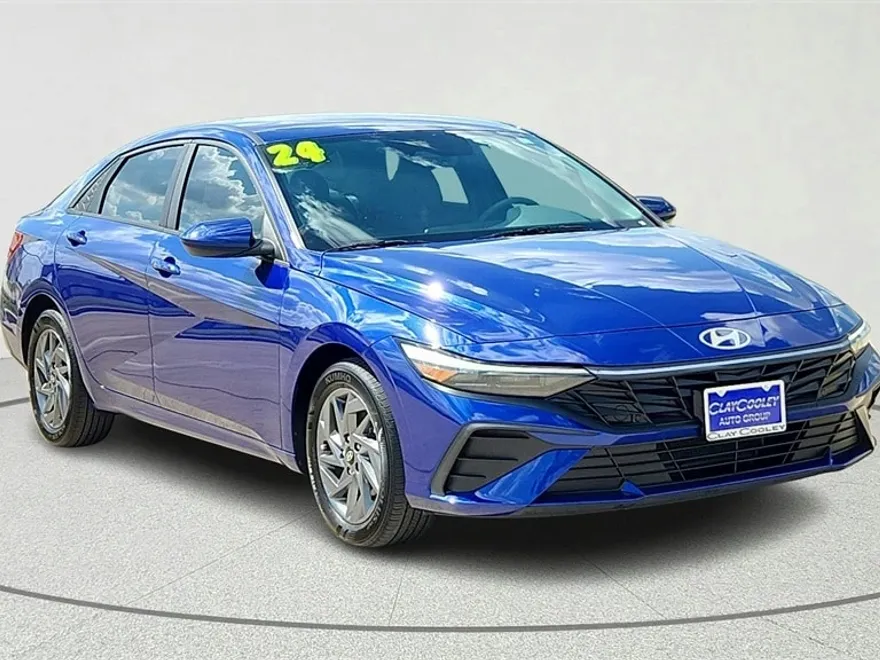 2024 Hyundai Elantra SEL photo 1