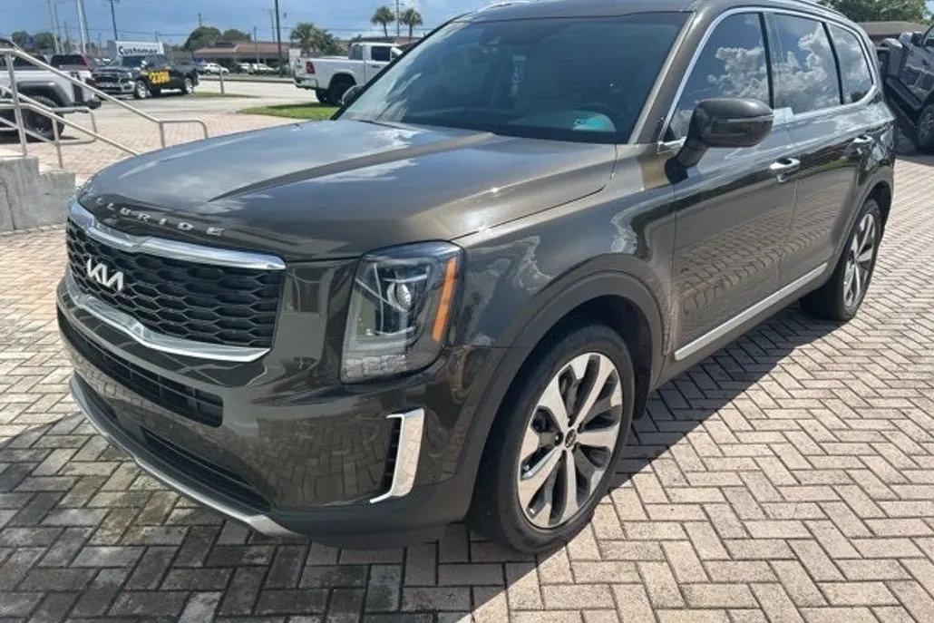 2022 Kia Telluride S photo 1