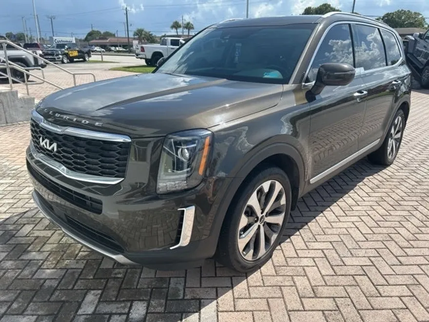 2022 Kia Telluride S photo 1