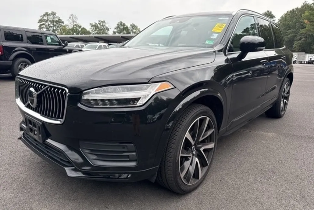 2021 Volvo XC90 T6 Momentum photo 1