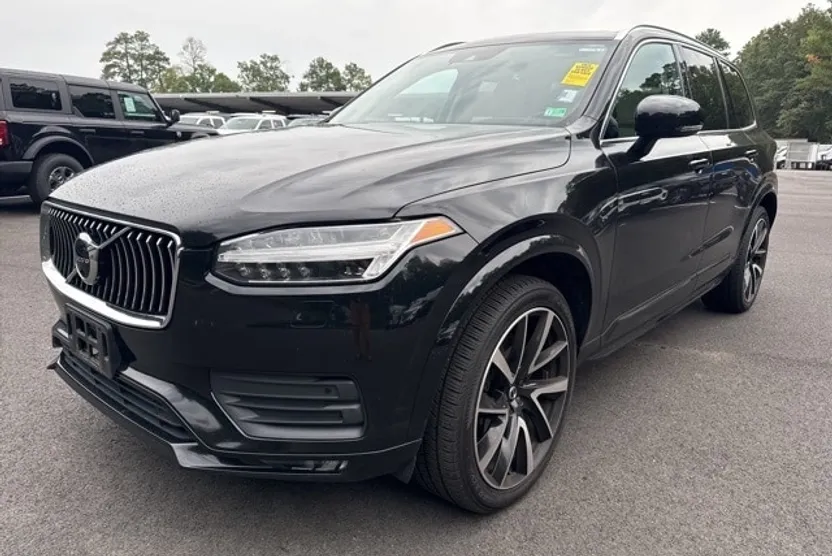 2021 Volvo XC90 T6 Momentum photo 1