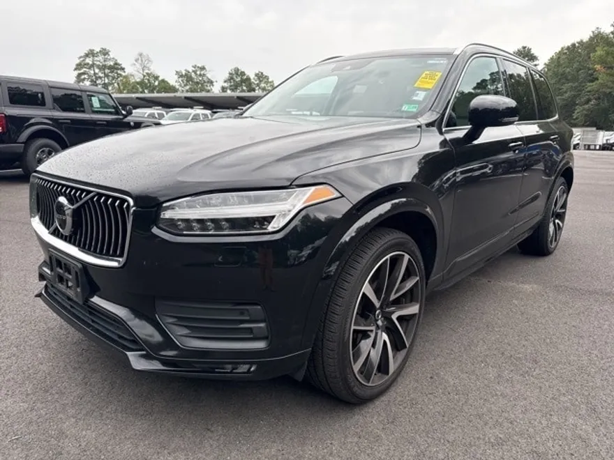 2021 Volvo XC90 T6 Momentum photo 1